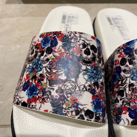 Brand new Robert Graham Slides - Picture 3 of 3